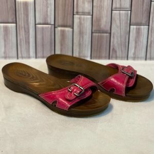 Dr. Scholl’s Faux Wood & Hot Pink Sandals - 7